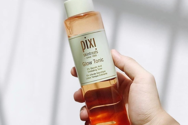 Just give your face a few sprays and our Toner will remove excess oil and dirt while refreshing your skin!